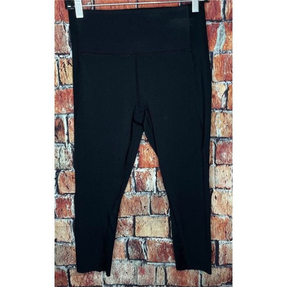 NWOT Athleta Ultimate Dobby Mesh Capri Black Leggings Women’s XS Stretch - Picture 2 of 4